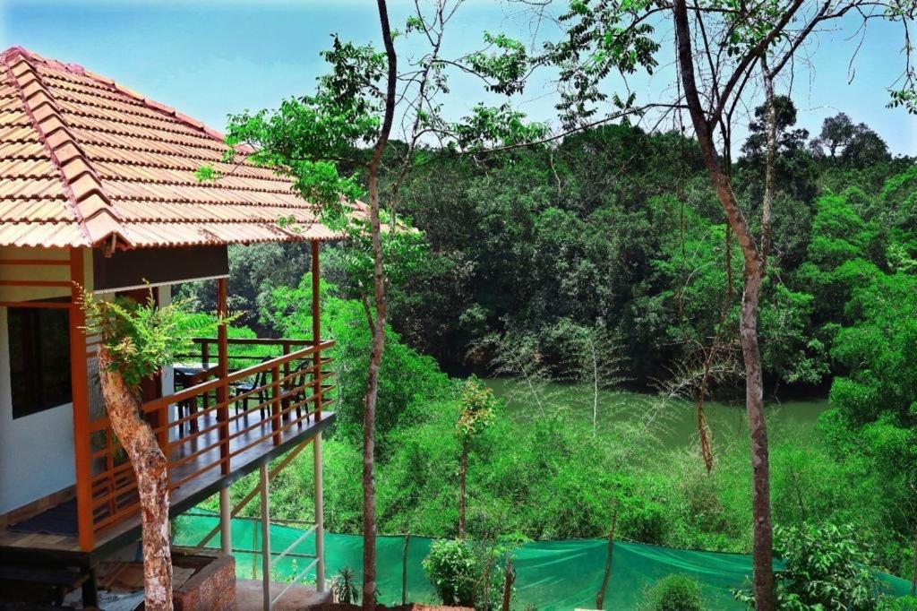 Happydays Hut Villa Mananthavady Bagian luar foto
