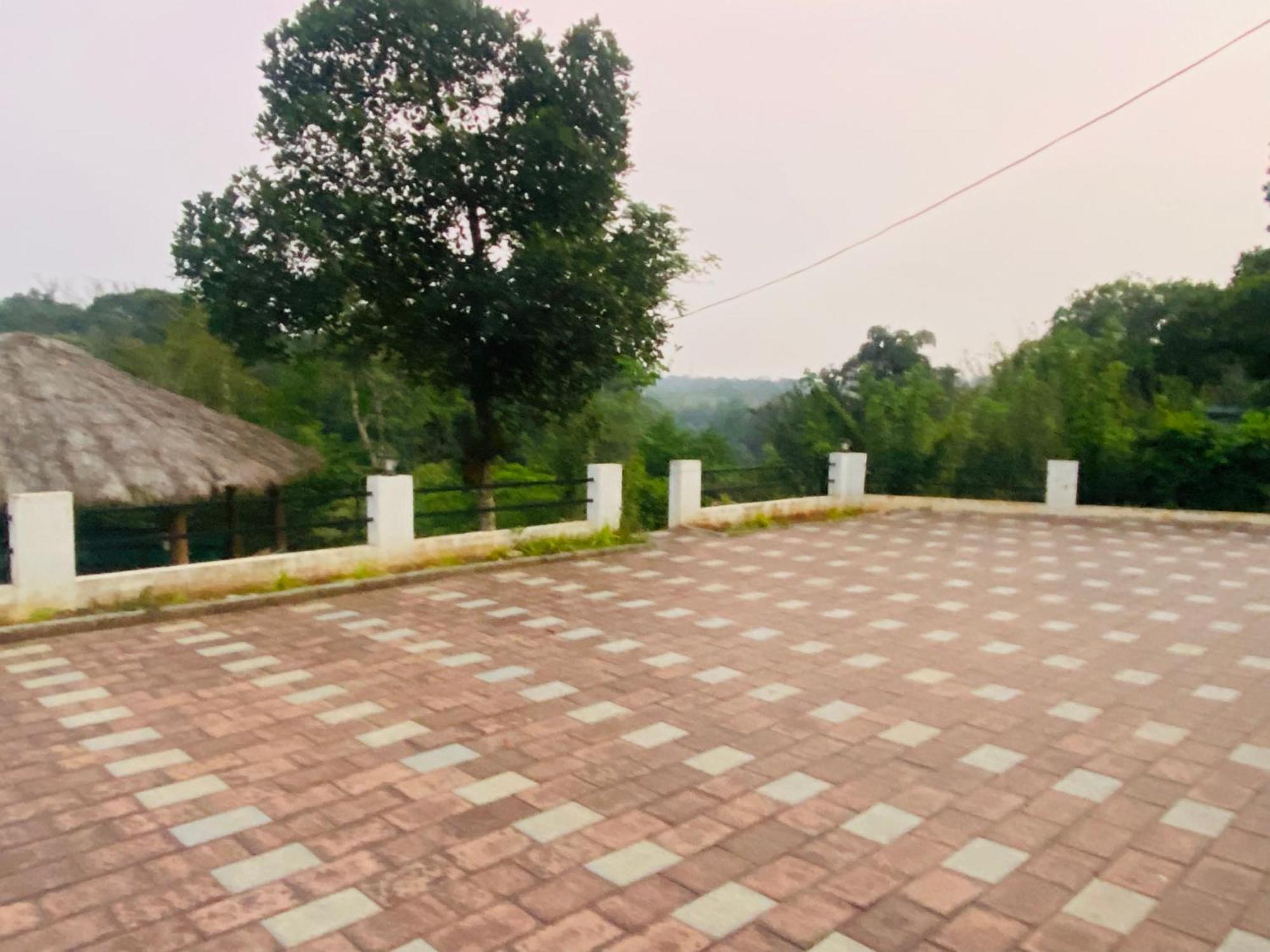 Happydays Hut Villa Mananthavady Bagian luar foto